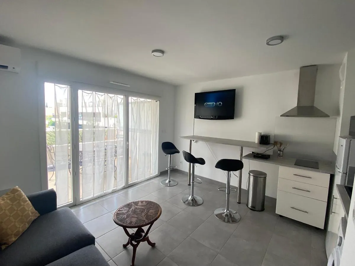 Appartement Type 2 Neuf +Grande Terrasse Le Lavandou 0*,